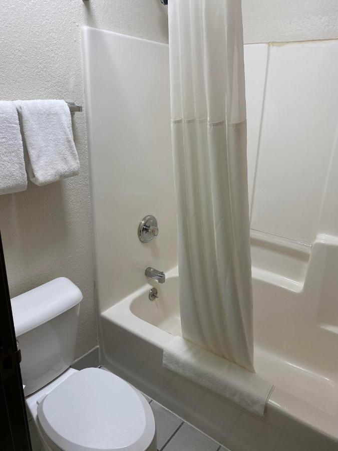Quality Inn Rochelle Bagian luar foto