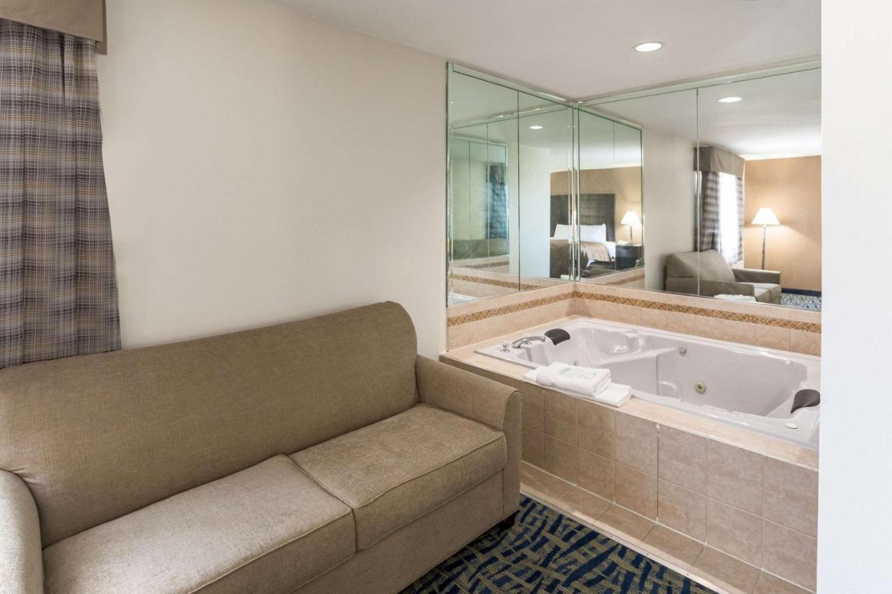 Quality Inn Rochelle Bagian luar foto