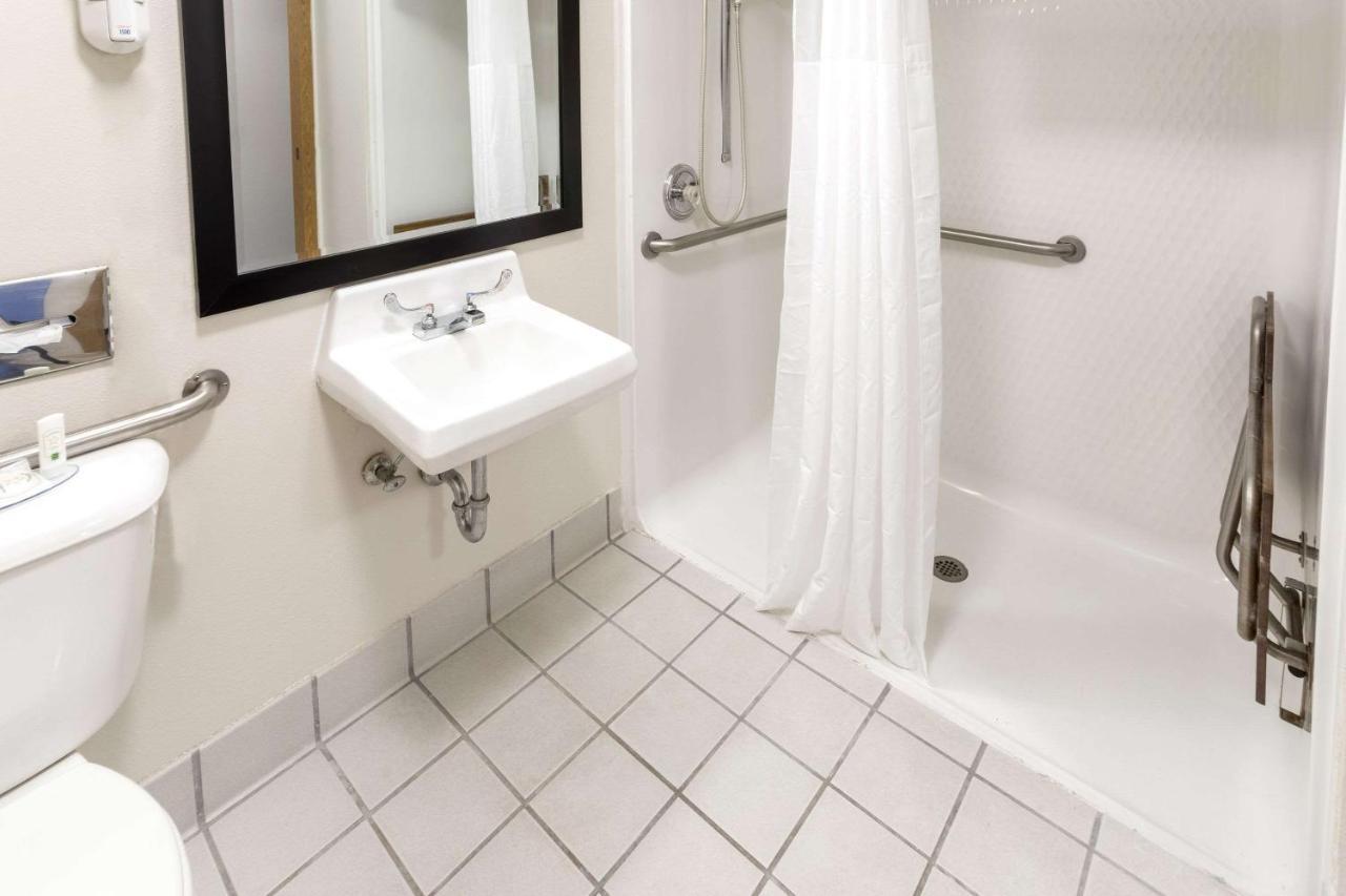 Quality Inn Rochelle Bagian luar foto