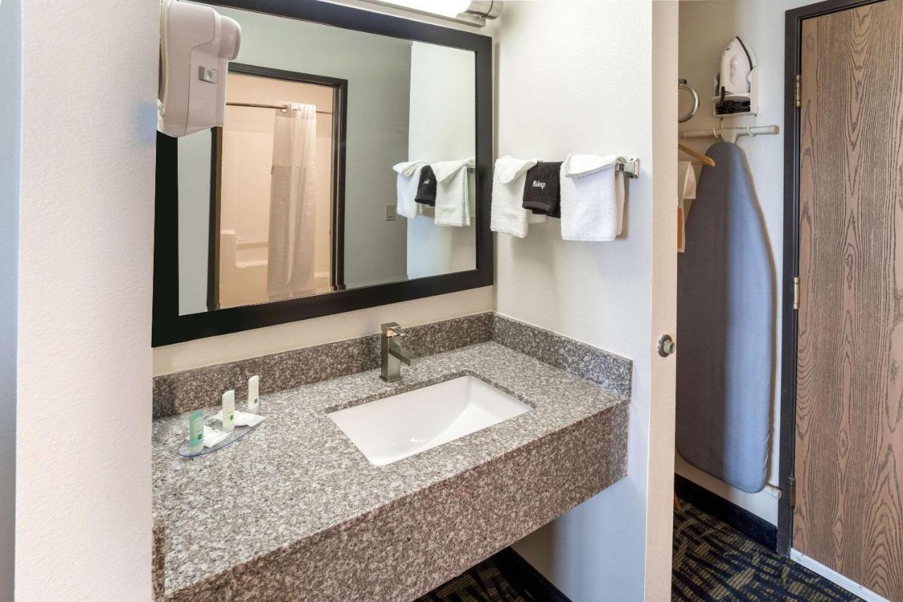 Quality Inn Rochelle Bagian luar foto