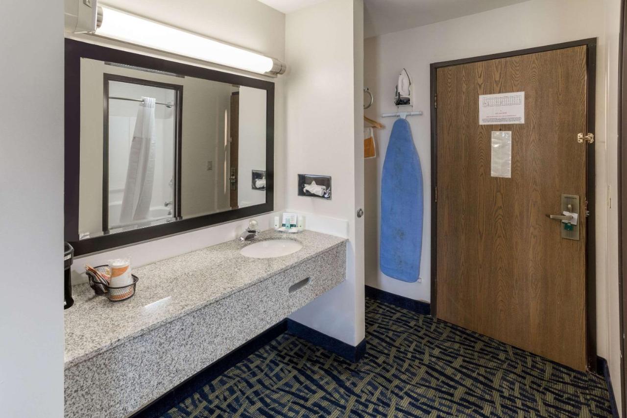 Quality Inn Rochelle Bagian luar foto